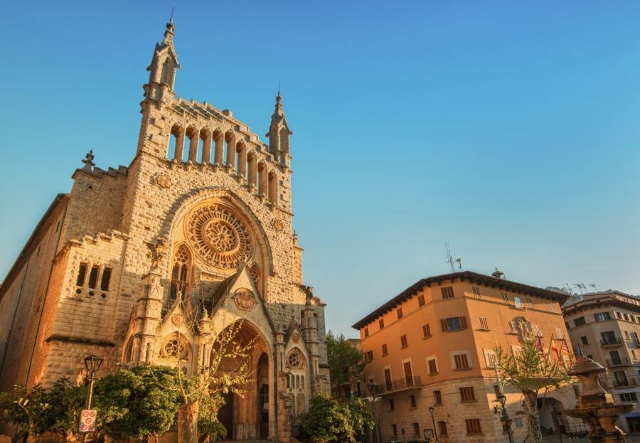 Mallorca: Island Trip by Train, Tramway, and Boat - Sóller, station art, and the short tram ride