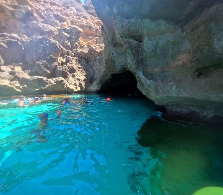 Mallorca: Sea Cave Kayaking Tour with Snorkeling and a Snack - Meeting the guide near beach building number 10