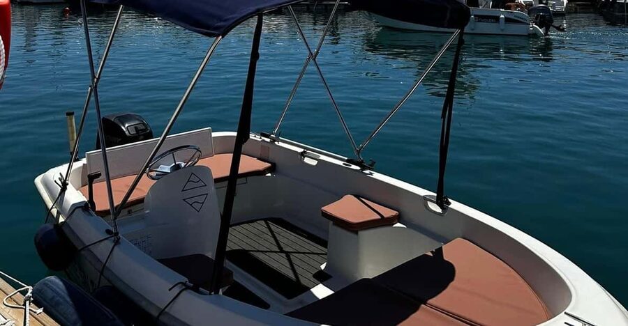 Marbella: Puerto Banús Boat Rental with No License Needed - Key details at a glance