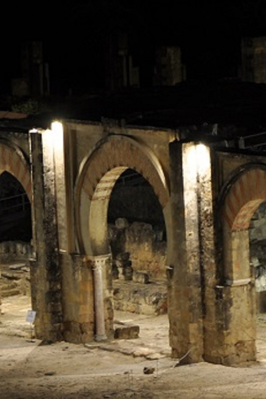 Medina Azahara Guided Tour at Night - Night lighting, heat, and the best time to go