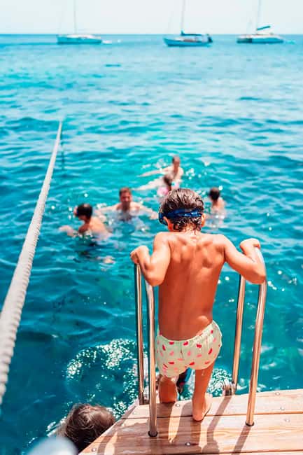 Menorca: Natural Coves and Beaches Boat Trip & Paella Lunch - What the seven-hour schedule feels like