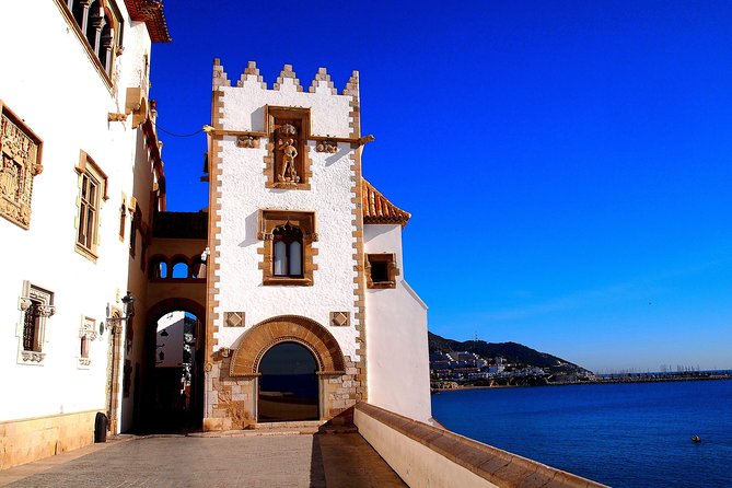 Montserrat Monastery with Easy Hike & Sitges Tour from Barcelona - Who should book this experience?