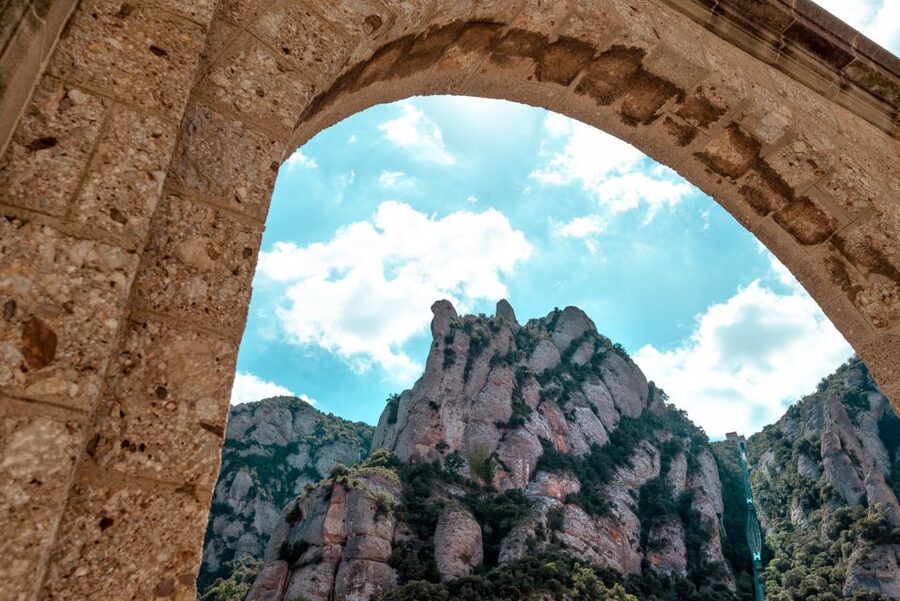 Montserrat: Morning or Afternoon Half-Day Trip with Pickup - Why Montserrat makes a good half-day escape