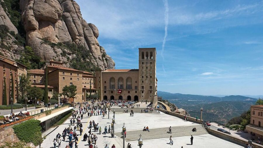 Montserrat: Morning or Afternoon Half-Day Trip with Pickup - Morning or afternoon: which departure works best?