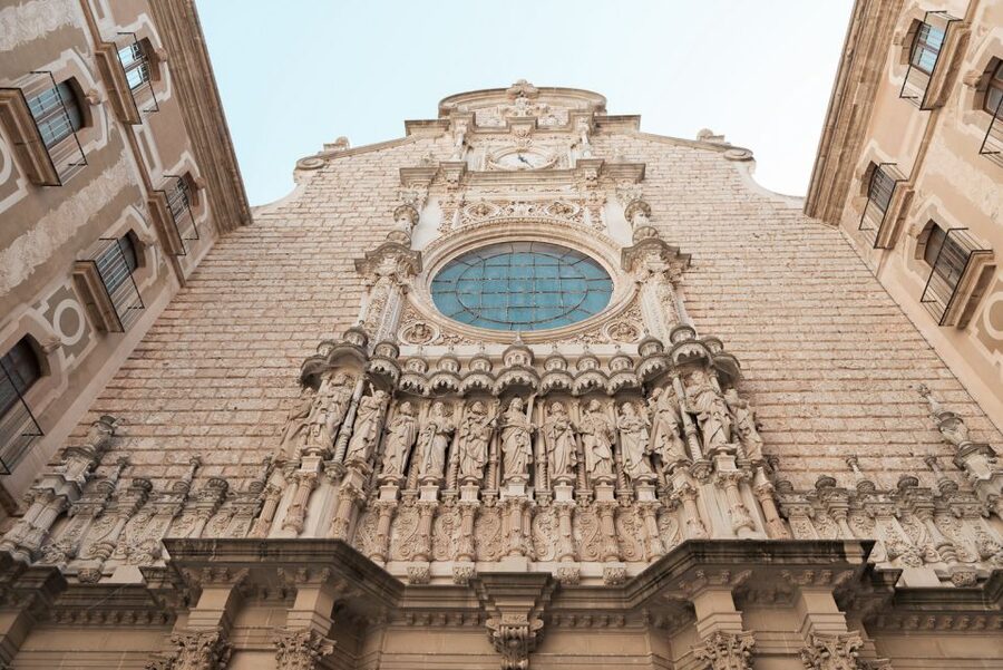 Montserrat: Morning or Afternoon Half-Day Trip with Pickup - What the guides add to the experience