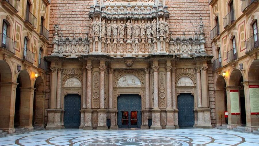 Montserrat: Morning or Afternoon Half-Day Trip with Pickup - Who should book this Montserrat trip?