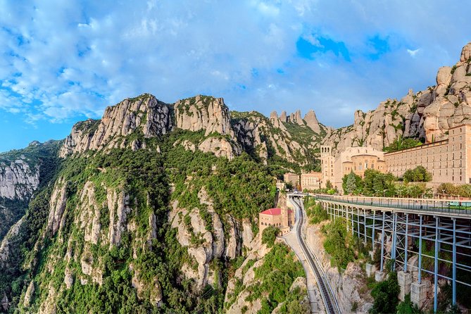 Montserrat Private Guided Tour with Pick up - Three hours among Montserrat’s sharp peaks