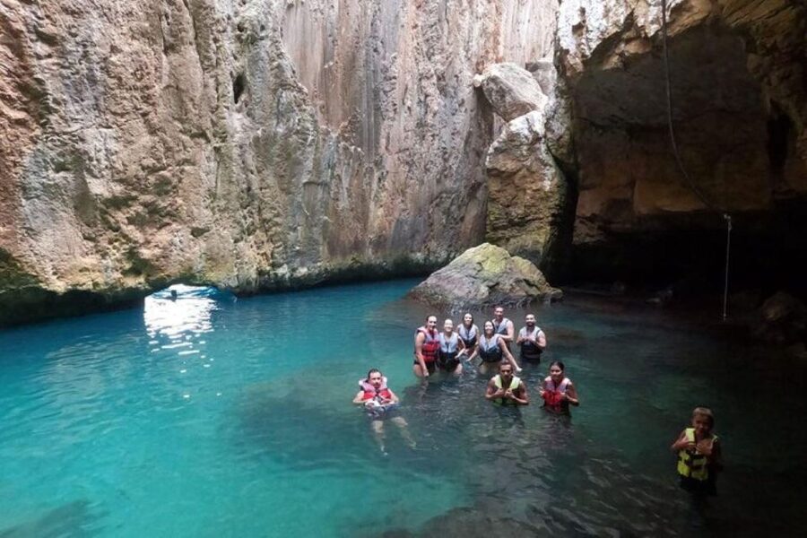 Moraig: Kayak Excursion to Moraig & Cave peces-testos - A short coastal paddle to the Arcos