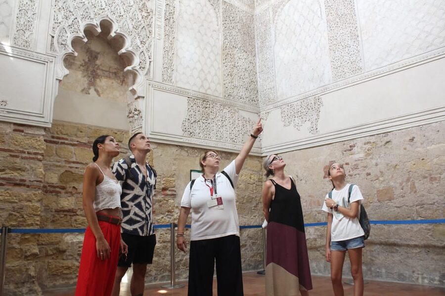 Mosque-Cathedral of Cordoba and Jewish Quarter Tour - Entering the Mosque-Cathedral and reading its layers