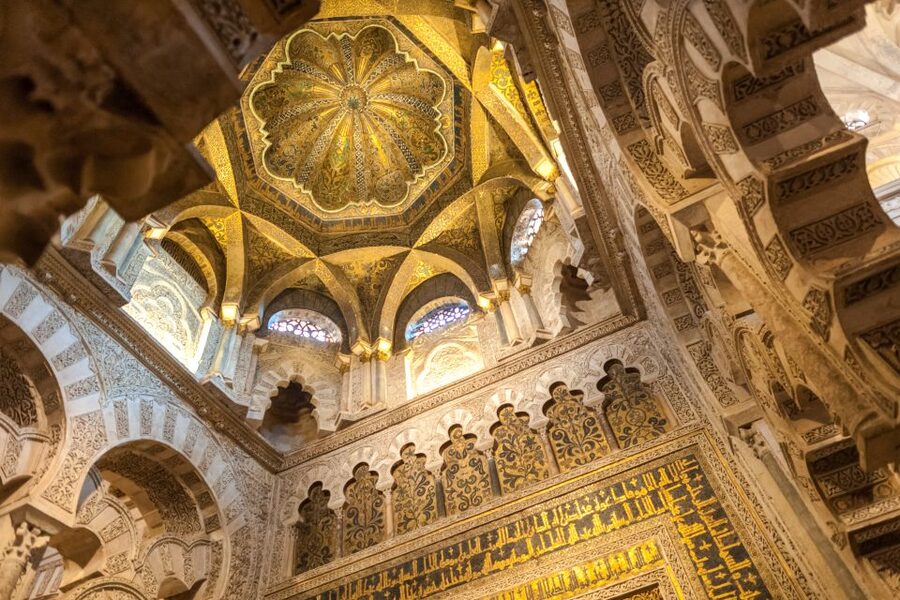 Mosque-Cathedral of Córdoba Guided Tour with Tickets - Crowds, group size, and the audio system