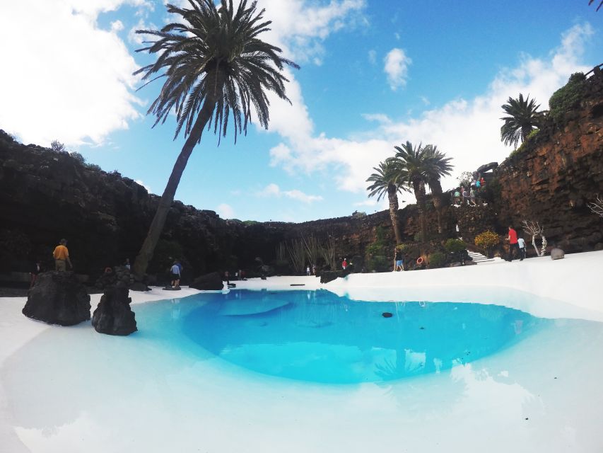 North Lanzarote: Cave, Jameos del Agua, and Viewpoint - Entering the colorful galleries of Cueva de los Verdes