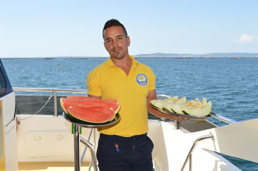 O Grove: Ría de Arousa Catamaran Tour with Seafood Lunch - Key points to know before booking