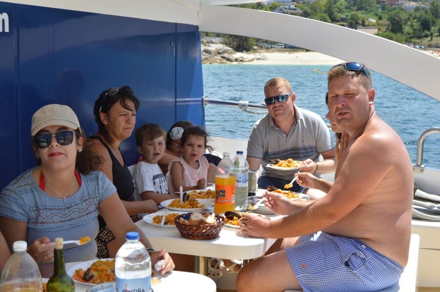 O Grove: Ría de Arousa Catamaran Tour with Seafood Lunch - Should You Book the O Grove Catamaran Tour?
