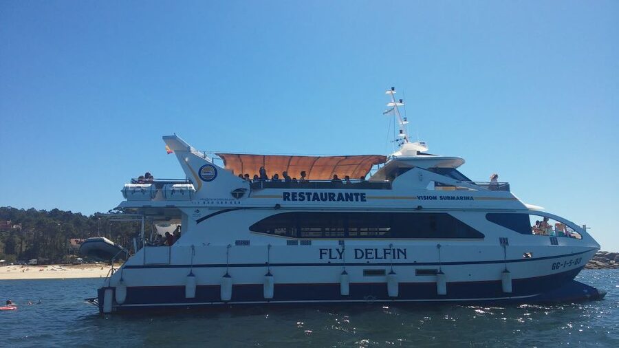 O Grove: Ría de Arousa Catamaran Tour with Seafood Lunch - A Galician Seafood Lunch at Sea