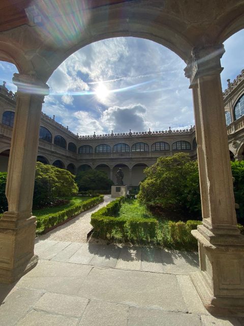 Old town walking tour in a small group - The Cathedral squares: Platerías, Quintana, and Inmaculada