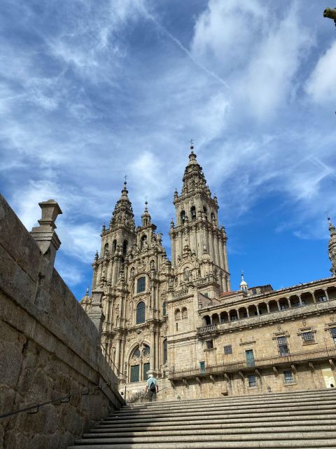 Old town walking tour in a small group - Ancient streets and the return to Obradoiro