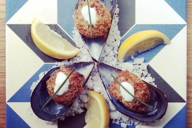 Paella Class & Bottomless Wine: Las Ramblas Views - Who Will Enjoy This Barcelona Evening