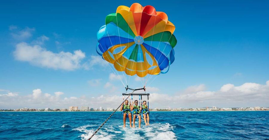 Palma Bay: Parasailing Experience - Meeting the boat at Playa del Arenal