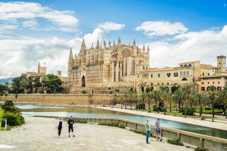 Palma: Cathedral of Mallorca Skip-the-Line Entry Ticket - What You See Inside La Seu