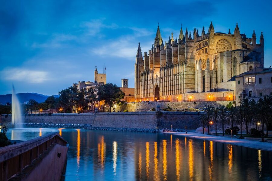 Palma: Culinary Tapas Tour of the Old Town - The guide can make or break the evening
