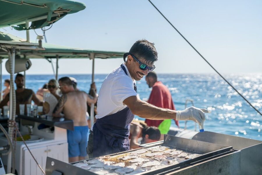 Palma de Mallorca: 5-Hour Catamaran Cruise with Lunch & Swim - Music, dancing, and the sunset option