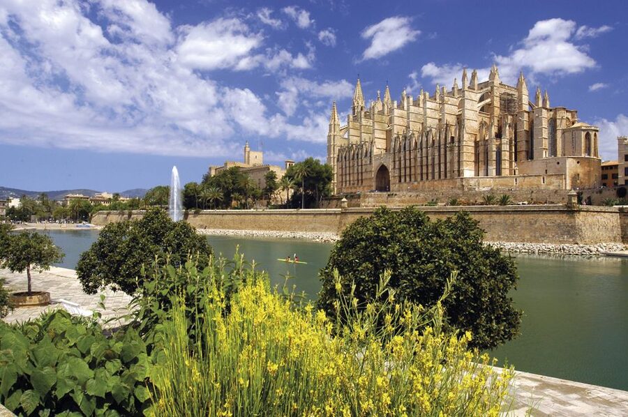 Palma de Mallorca: City Walking Tour with The Cathedral - Entering the Gothic Cathedral of Mallorca