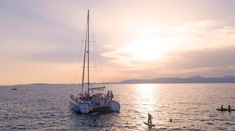 Palma de Mallorca: Deluxe Catamaran Sailing Tour with Meal - Sailing from Palma on the Oasis catamaran