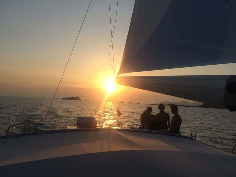 Palma de Mallorca: Deluxe Catamaran Sailing Tour with Meal - Small drawbacks to plan around