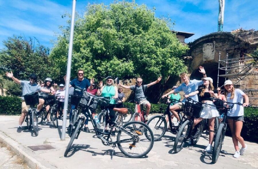 Palma de Mallorca: Guided Bicycle Tour - What the guides add to the ride