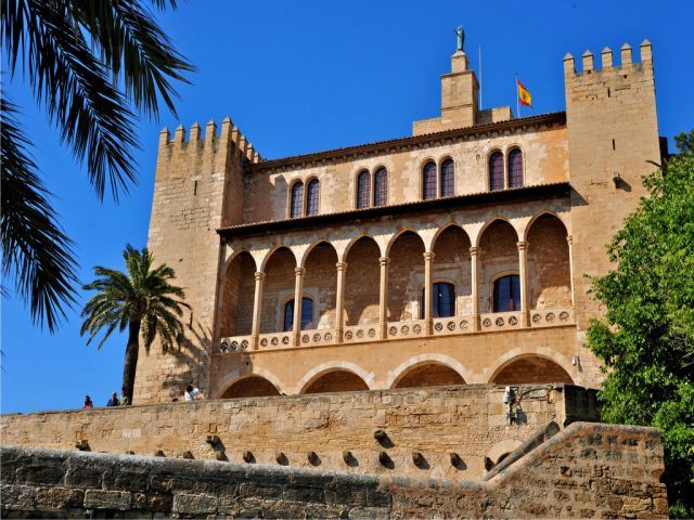 Palma de Mallorca: Guided Tour of the Old Town - La Lonja and the Mediterranean trade story