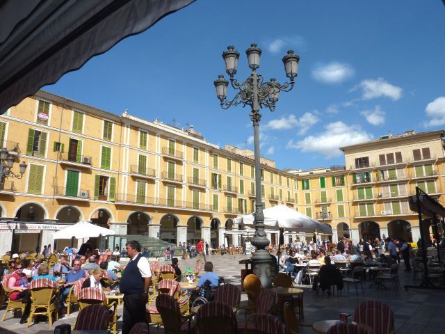 Palma de Mallorca: Guided Tour of the Old Town - Patios, palaces, and the quieter side of Palma