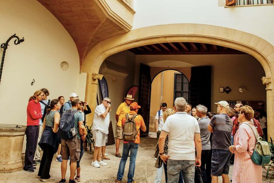Palma de Mallorca: Old Town and Cathedral Tour - What you see inside the cathedral