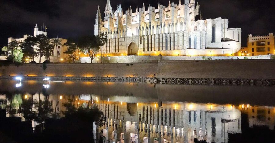 Palma de Mallorca: Old Town Atmospheric Evening Tour - Language, pace, and physical demands