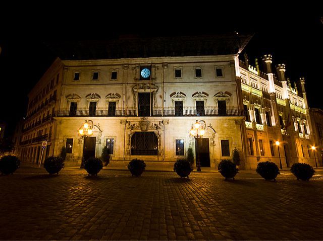 Palma de Mallorca: Old Town Atmospheric Evening Tour - Starting beside Parc de la Mar