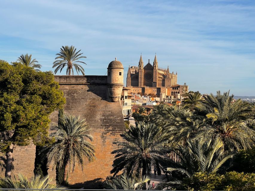 Palma de Mallorca: Old Town Atmospheric Evening Tour - Almudaina Palace and the medieval core