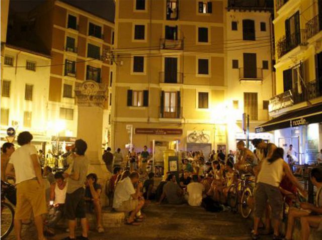 Palma de Mallorca: Old Town Atmospheric Evening Tour - La Llotja, Consolat del Mar, and the waterfront story