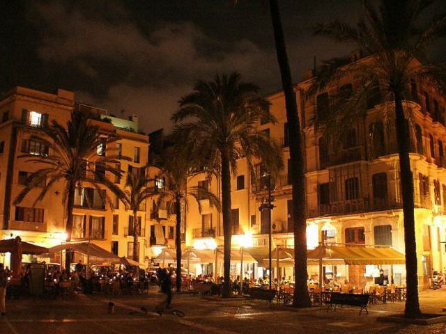 Palma de Mallorca: Old Town Atmospheric Evening Tour - The optional tapas bar finish