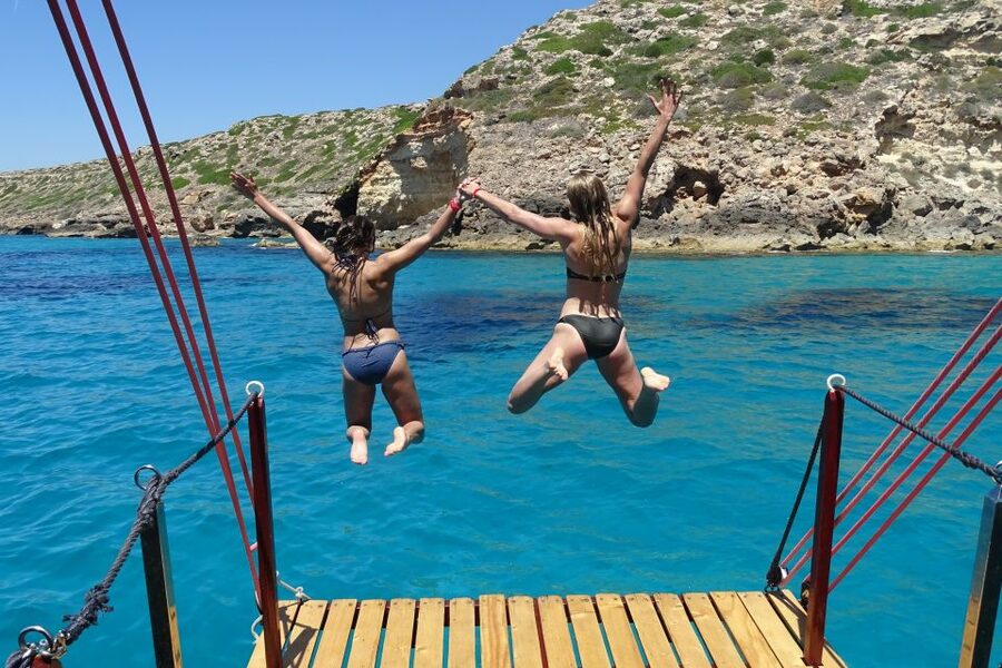 Palma de Mallorca: Palma Bay Boat Tour with Snorkeling - A three-hour way to see Palma from the sea