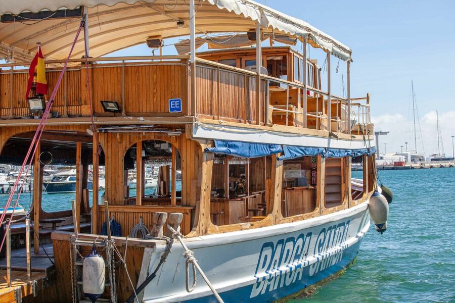 Palma de Mallorca: Palma Bay Boat Tour with Snorkeling - The opening cruise across Palma Bay