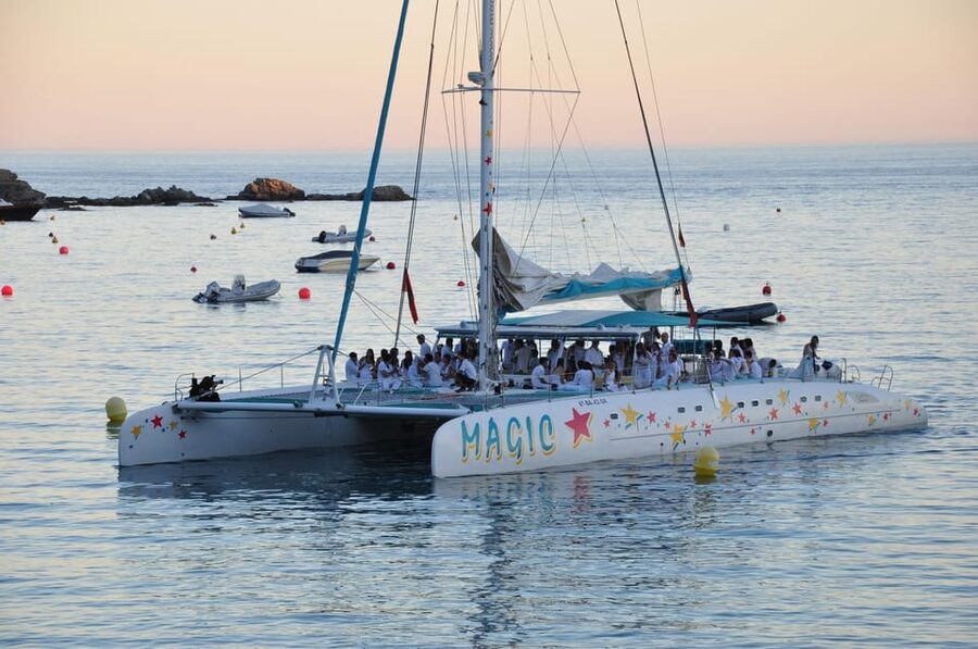 Palma de Mallorca: Sunset Sailing Catamaran Trip with Drink - Sailing across the Bay of Palma