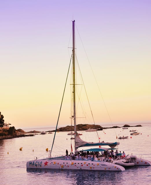 Palma de Mallorca: Sunset Sailing Catamaran Trip with Drink - Finding the best seat before departure