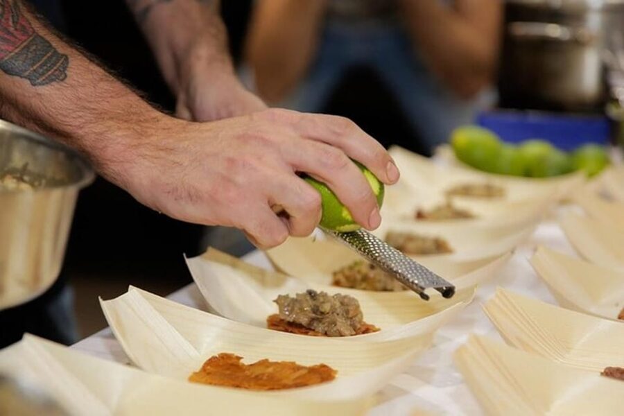 Palma: Mediterranean Cooking Class with Drinks - A welcome drink and a lesson in Mediterranean fusion