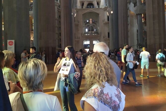 Park Guell and Sagrada Familia Tour in Barcelona - Transfers are the tour’s weak point