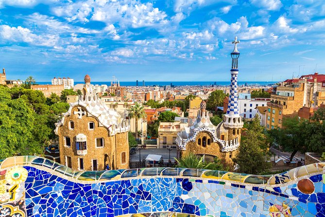 Park Guell and Sagrada Familia Tour in Barcelona - Group size, language, and pace