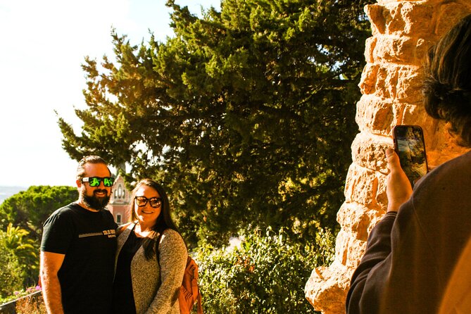Park Guell and Sagrada Familia Tour with Skip the Line Tickets - What the guides add to the experience