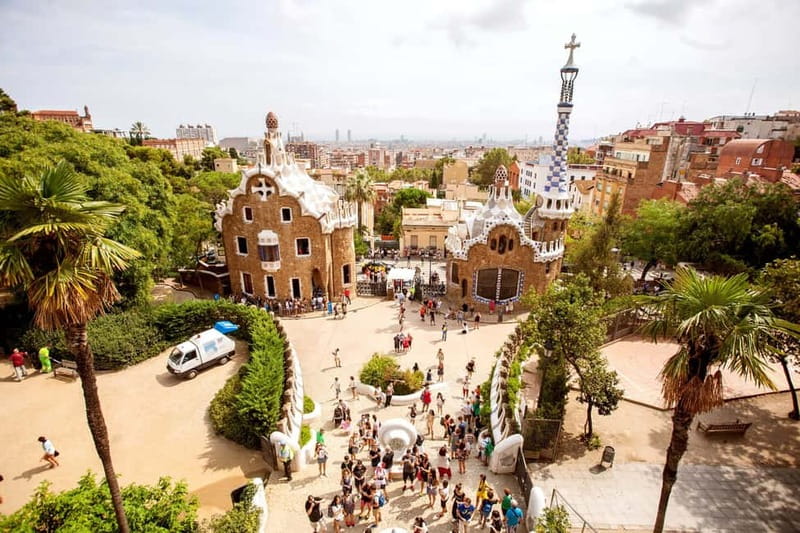 Park Güell: Guided Tour with Optional Gaudí Experience Entry - Entering the Monumental area