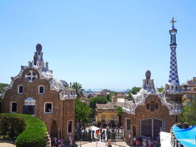 Park Güell: Guided Tour with Optional Gaudí Experience Entry - Timing, group size, and languages