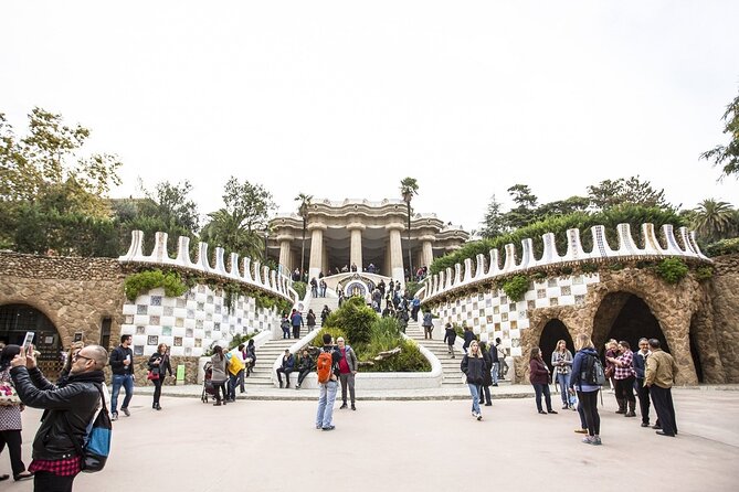 Park Guell Guided Tour with Skip the line Ticket - What the guide and group experience are like