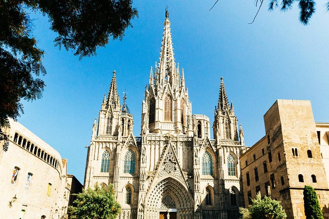 Private City Kickstart Tour: Barcelona - Santa Maria del Mar in El Born