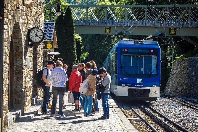 Pyrenees & Medieval Towns Small Group Tour from Barcelona - What the guides add to a long day